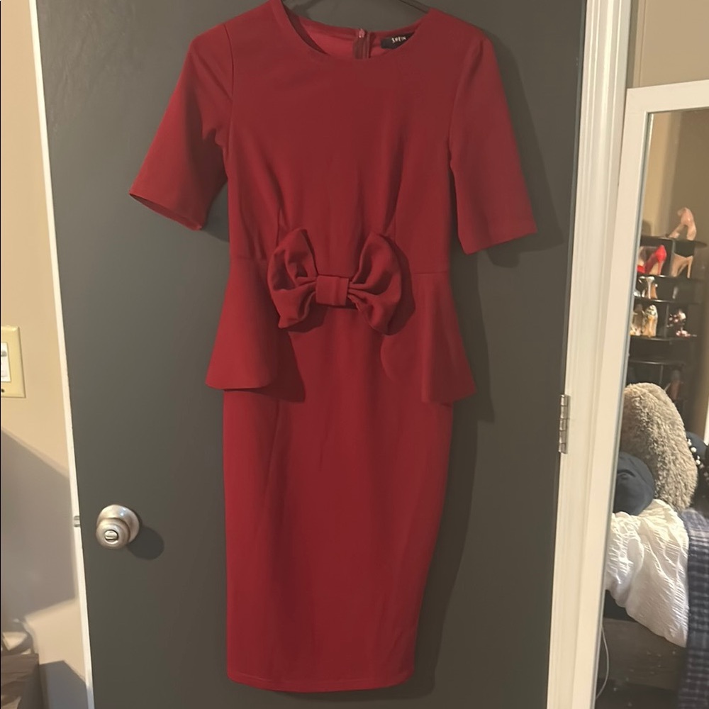 Elegant Red Dress with Bow Detail